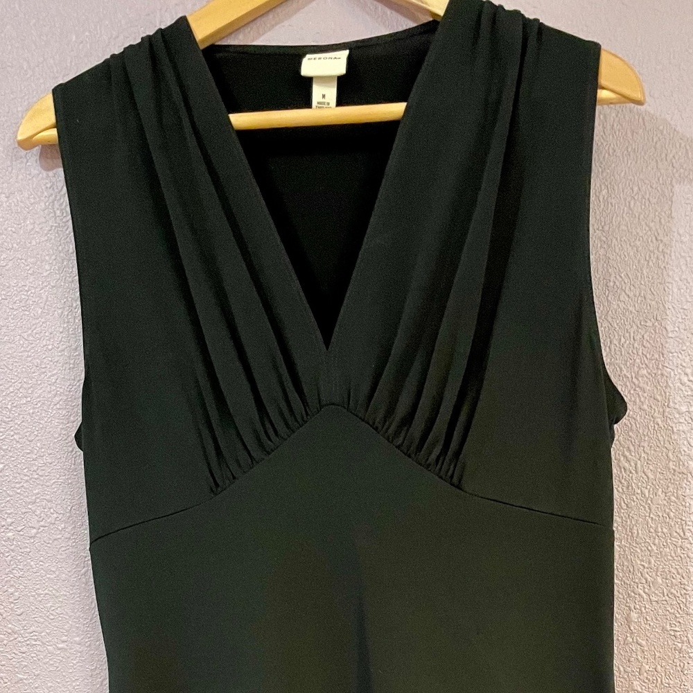 Black v neck dress